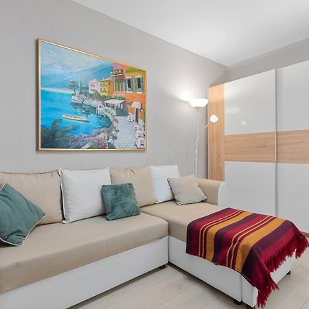 Central Town Cosy Apartment Bukarest Eksteriør billede
