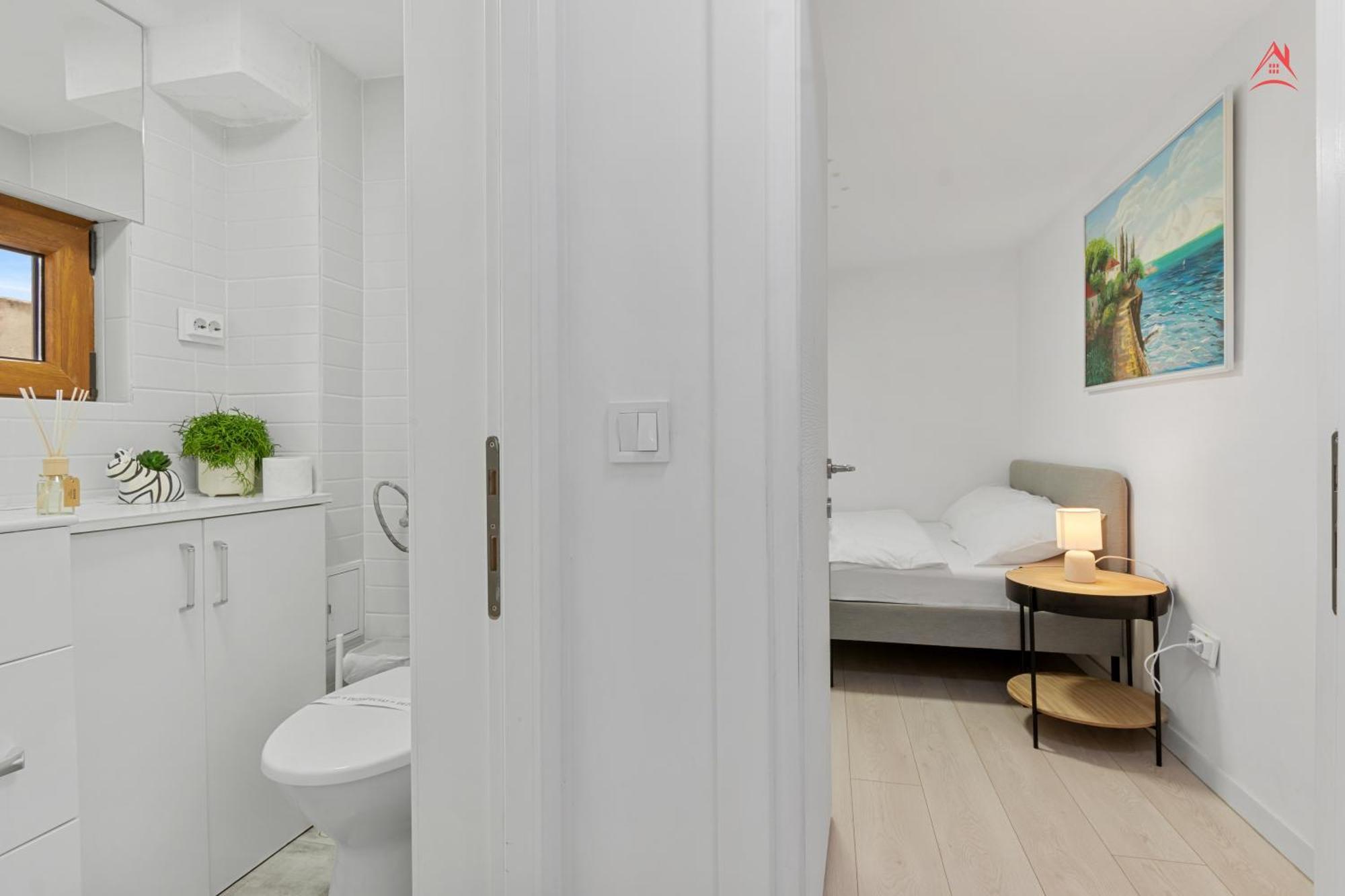 Central Town Cosy Apartment Bukarest Eksteriør billede