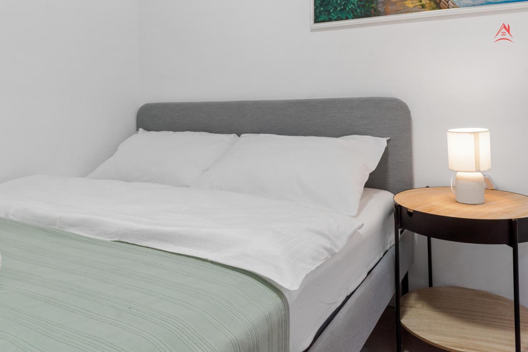 Central Town Cosy Apartment Bukarest Eksteriør billede